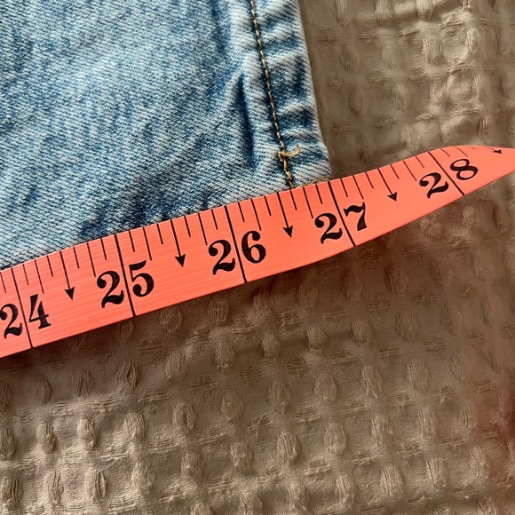 H&M | High Rise Light Wash Distressed Straight Leg Slim Jeans - Picture 6 of 8